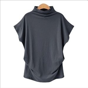 Charcoal gray semi-bat sleeve shirt